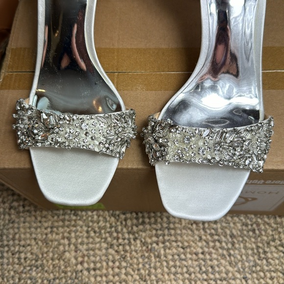 NWOT β’ Rider Stiletto Heel β’ Badgley Mischka β’ Size 8.5 β’ ππ β’ Soft White - Picture 6 of 15